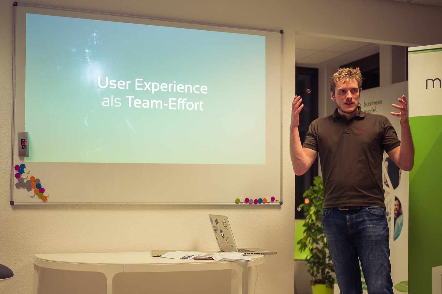 Florian präsentiert User Experience als Team-Effort beim UX/UI Meetup